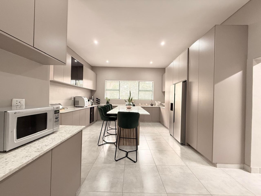 6 Bedroom Property for Sale in Huttenheights KwaZulu-Natal