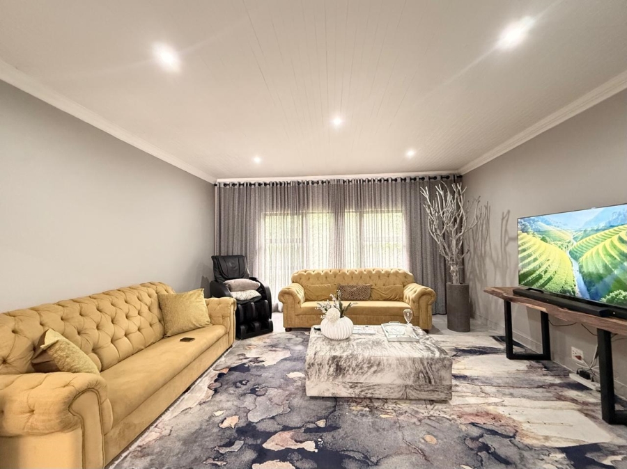 6 Bedroom Property for Sale in Huttenheights KwaZulu-Natal