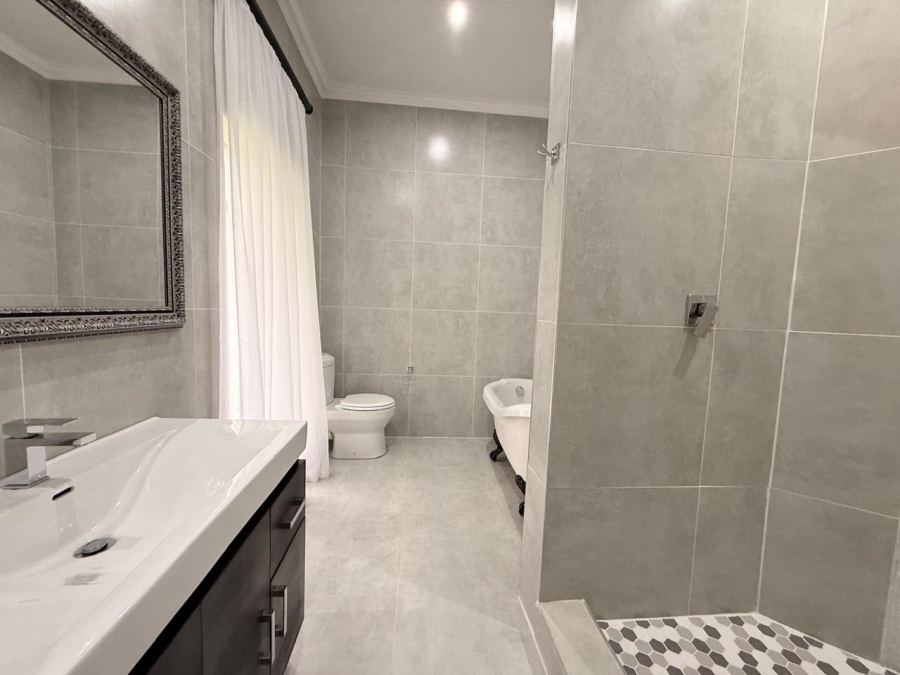 6 Bedroom Property for Sale in Huttenheights KwaZulu-Natal