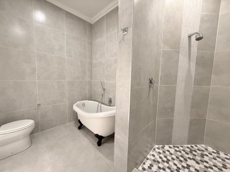 6 Bedroom Property for Sale in Huttenheights KwaZulu-Natal