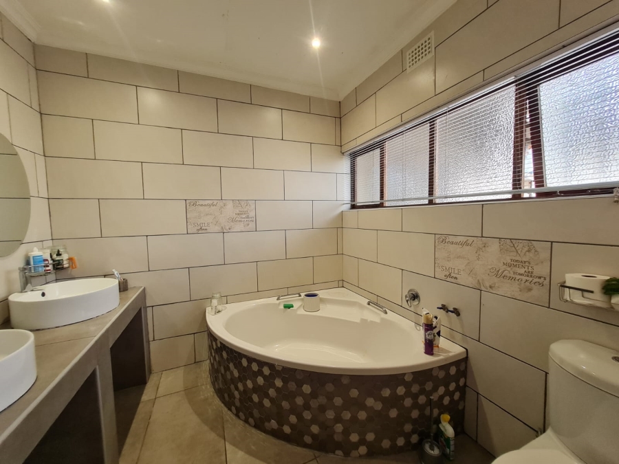 3 Bedroom Property for Sale in Meer En See KwaZulu-Natal