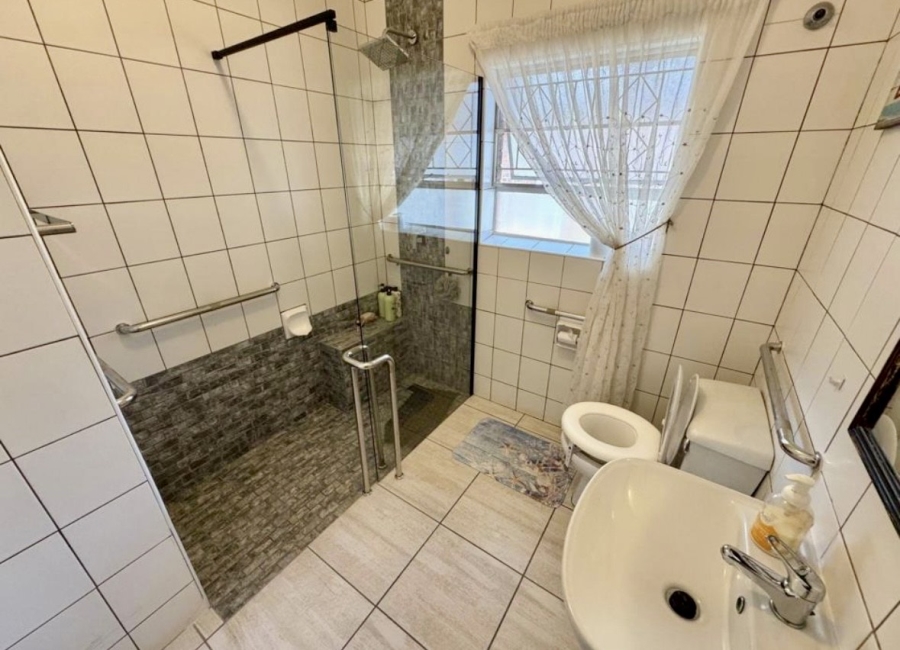 4 Bedroom Property for Sale in Meer En See KwaZulu-Natal