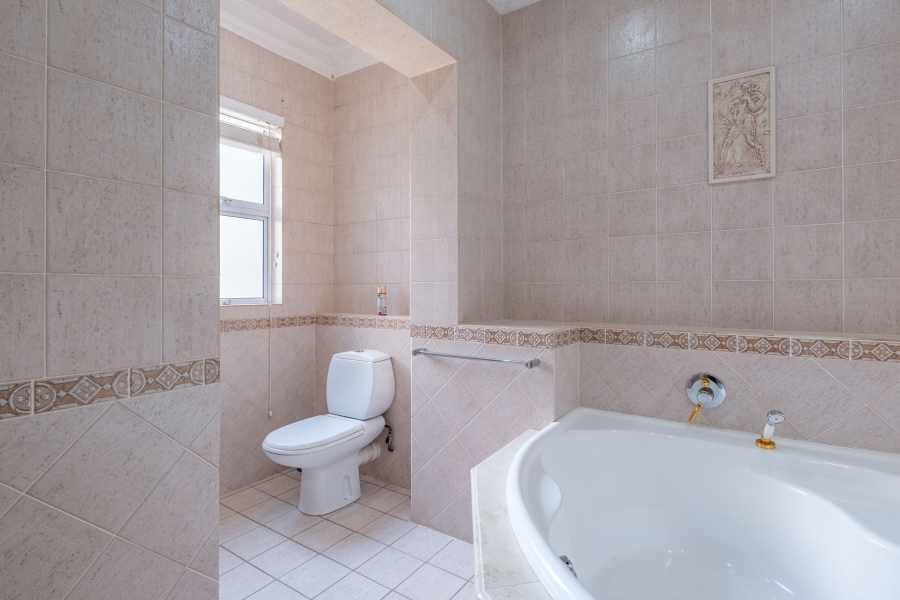 5 Bedroom Property for Sale in Umhlanga KwaZulu-Natal