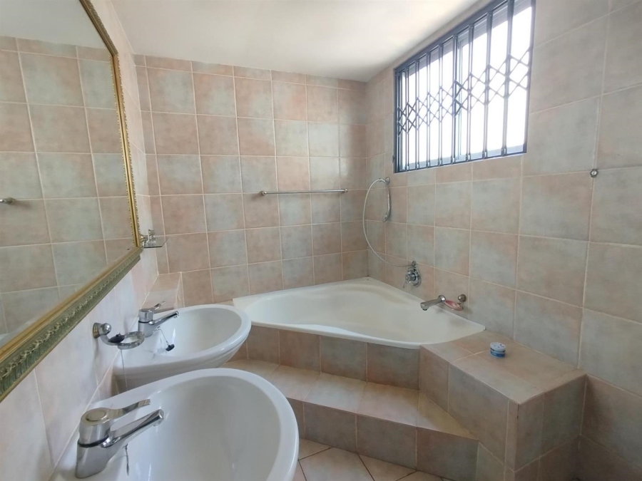 2 Bedroom Property for Sale in Morningside KwaZulu-Natal