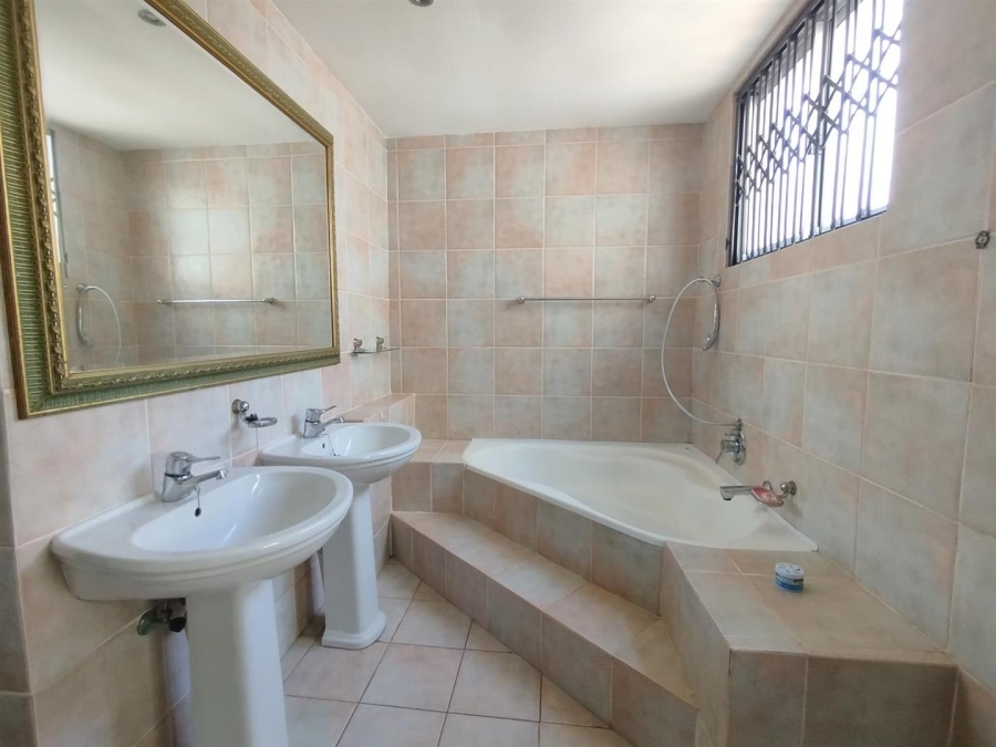 2 Bedroom Property for Sale in Morningside KwaZulu-Natal