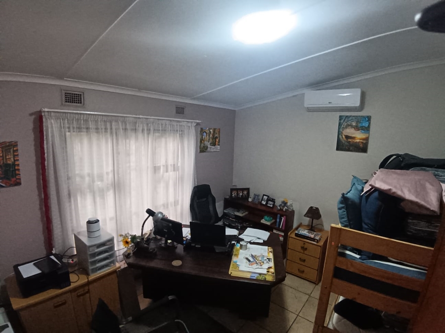 5 Bedroom Property for Sale in Glenmore KwaZulu-Natal