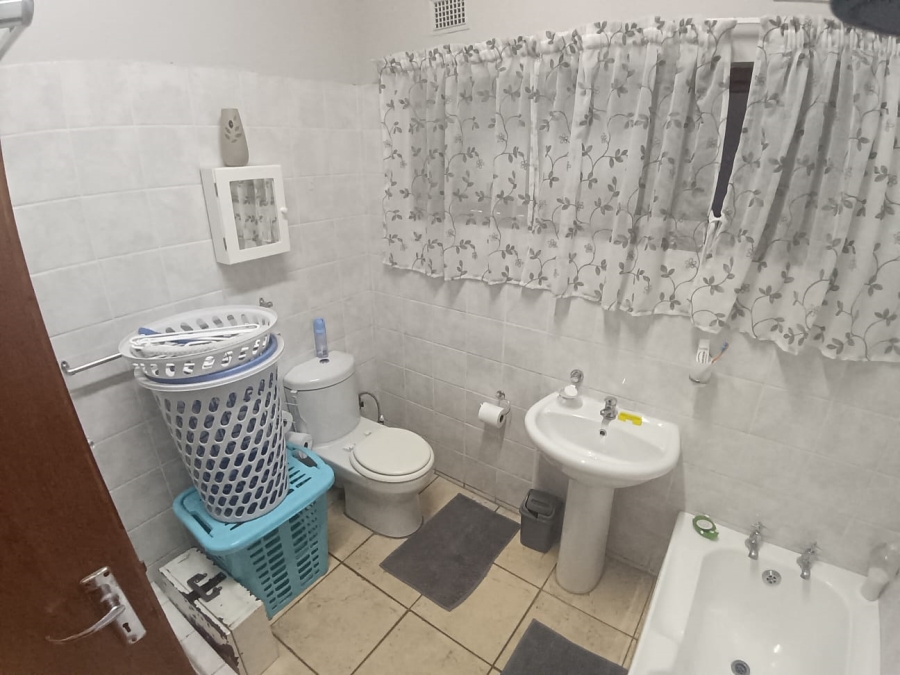 5 Bedroom Property for Sale in Glenmore KwaZulu-Natal