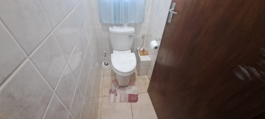 5 Bedroom Property for Sale in Glenmore KwaZulu-Natal