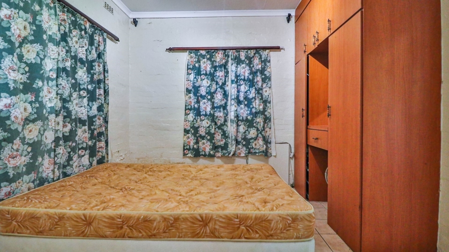 5 Bedroom Property for Sale in Athlone KwaZulu-Natal