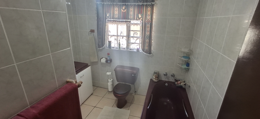 5 Bedroom Property for Sale in Palm Beach KwaZulu-Natal