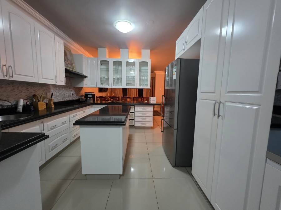 4 Bedroom Property for Sale in Meer En See KwaZulu-Natal