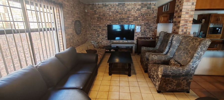 5 Bedroom Property for Sale in Uvongo KwaZulu-Natal