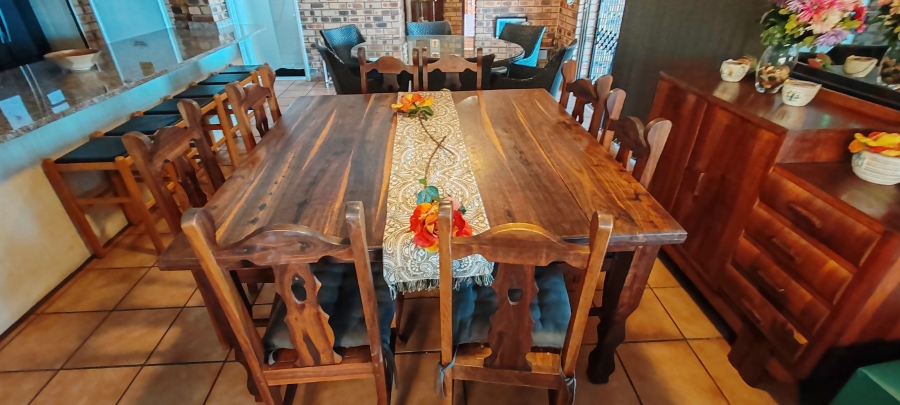 5 Bedroom Property for Sale in Uvongo KwaZulu-Natal