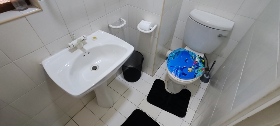 5 Bedroom Property for Sale in Uvongo KwaZulu-Natal