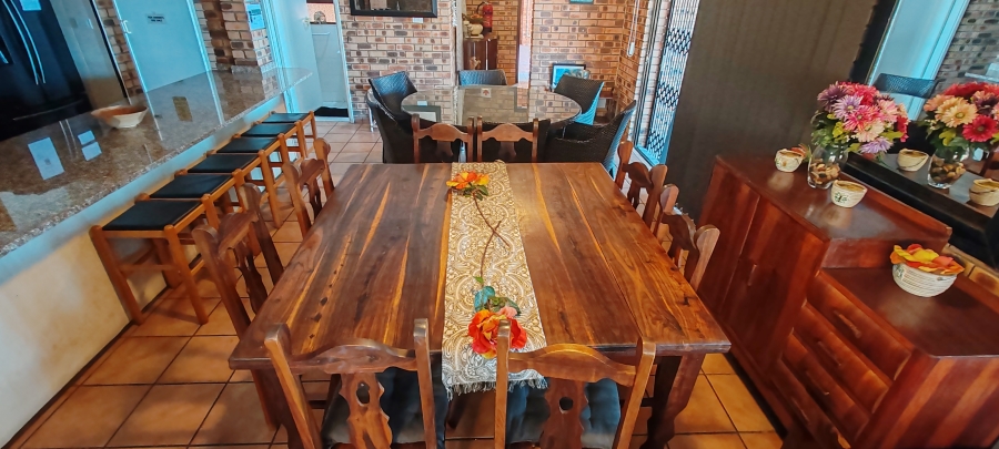 5 Bedroom Property for Sale in Uvongo KwaZulu-Natal