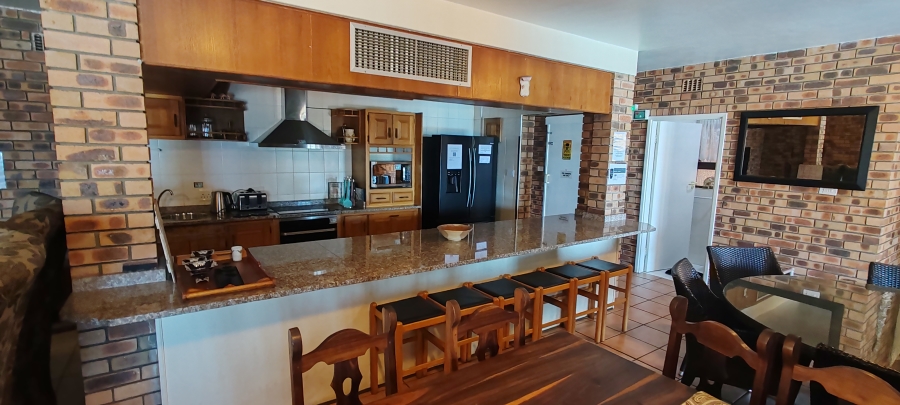 5 Bedroom Property for Sale in Uvongo KwaZulu-Natal