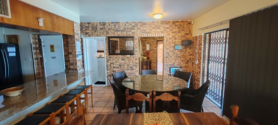 5 Bedroom Property for Sale in Uvongo KwaZulu-Natal