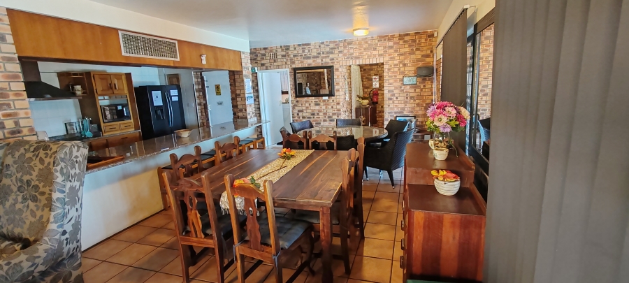 5 Bedroom Property for Sale in Uvongo KwaZulu-Natal