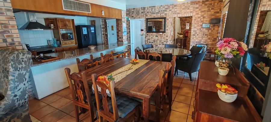 5 Bedroom Property for Sale in Uvongo KwaZulu-Natal