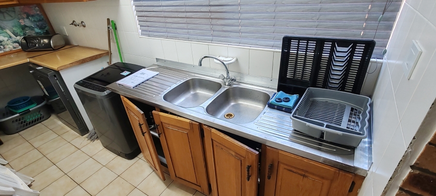 5 Bedroom Property for Sale in Uvongo KwaZulu-Natal