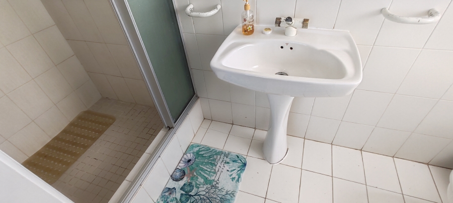 5 Bedroom Property for Sale in Uvongo KwaZulu-Natal