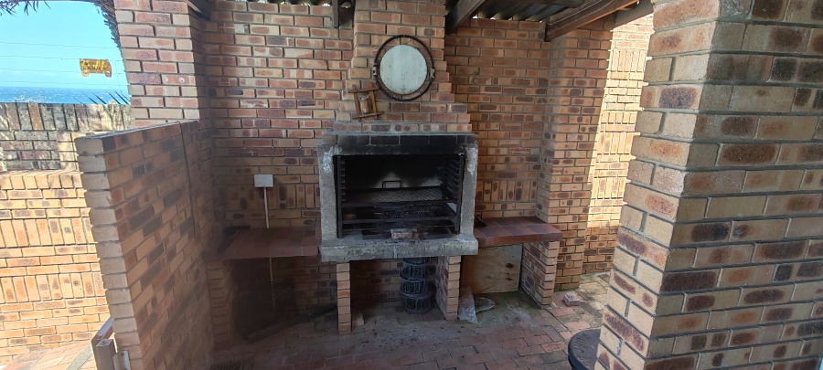 5 Bedroom Property for Sale in Uvongo KwaZulu-Natal