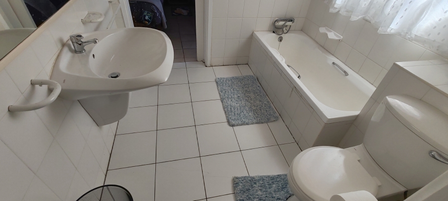 5 Bedroom Property for Sale in Uvongo KwaZulu-Natal