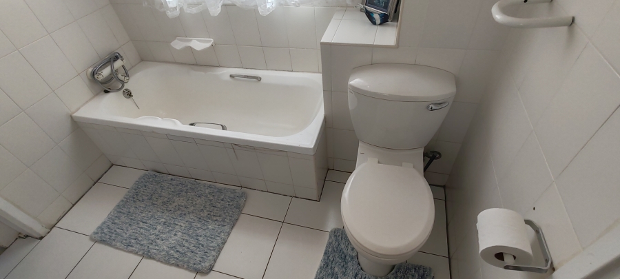 5 Bedroom Property for Sale in Uvongo KwaZulu-Natal