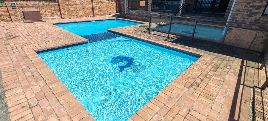 5 Bedroom Property for Sale in Uvongo KwaZulu-Natal
