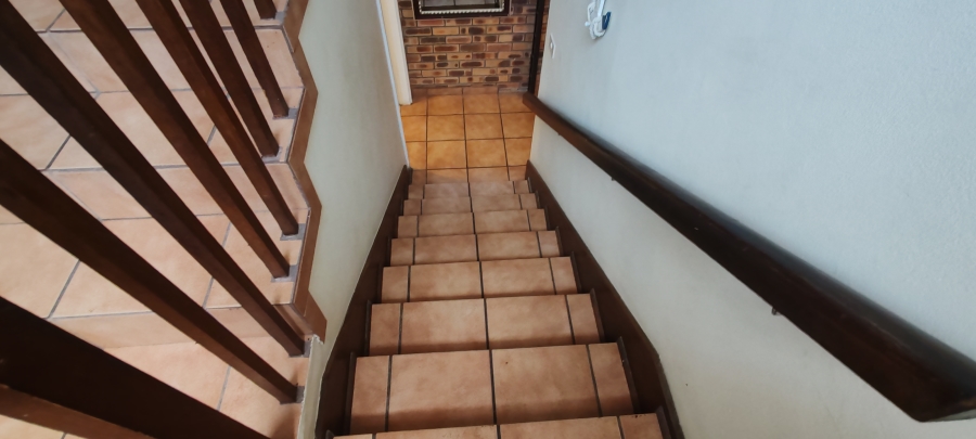 5 Bedroom Property for Sale in Uvongo KwaZulu-Natal