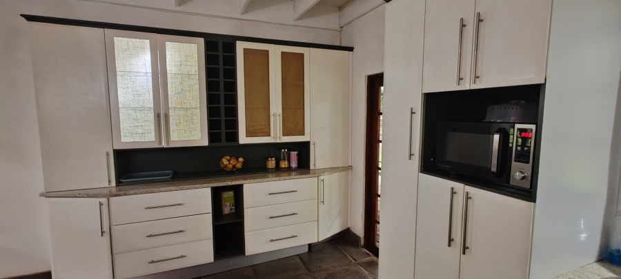 2 Bedroom Property for Sale in Uvongo KwaZulu-Natal