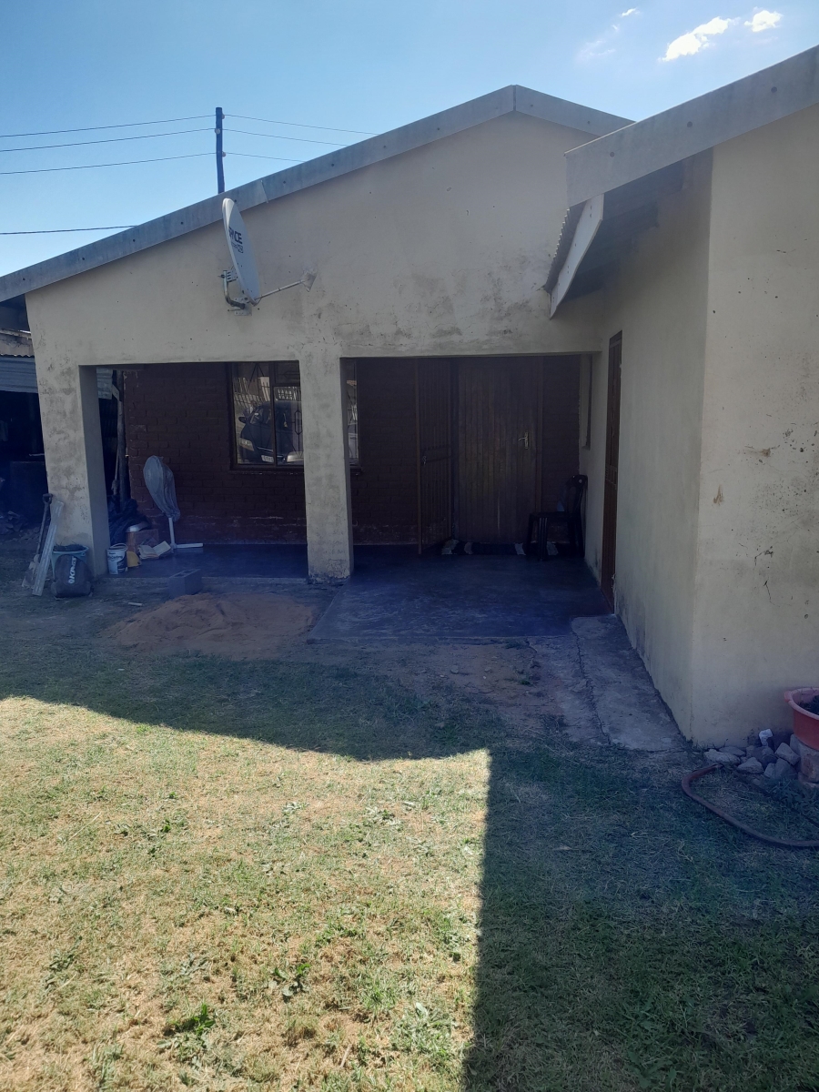 3 Bedroom Property for Sale in Madadeni R KwaZulu-Natal