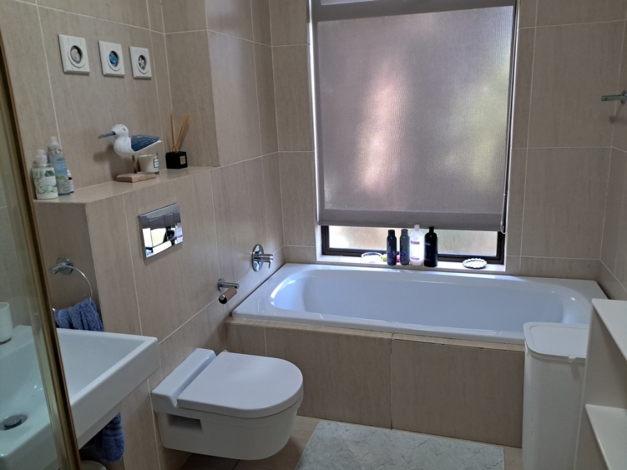 6 Bedroom Property for Sale in Blythedale KwaZulu-Natal
