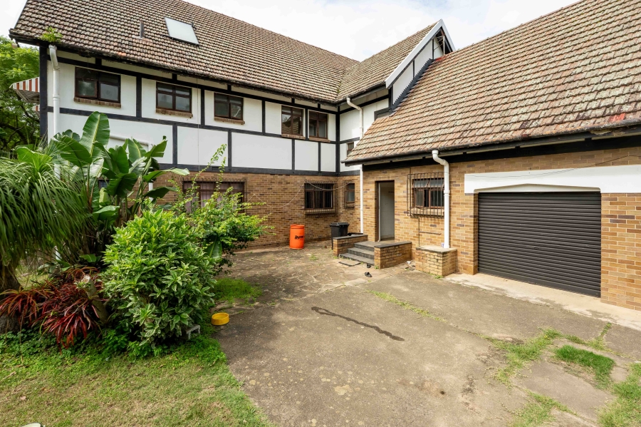 6 Bedroom Property for Sale in Park Rynie KwaZulu-Natal