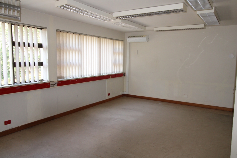 To Let Commercial Property for Rent in Dawncliffe KwaZulu-Natal