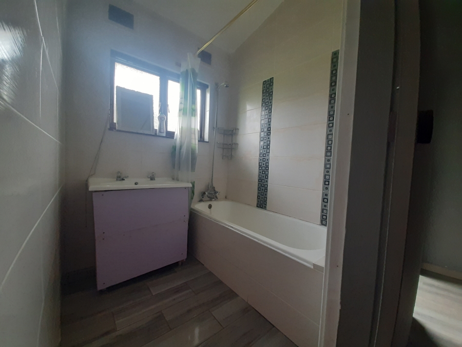 2 Bedroom Property for Sale in Umtentweni KwaZulu-Natal