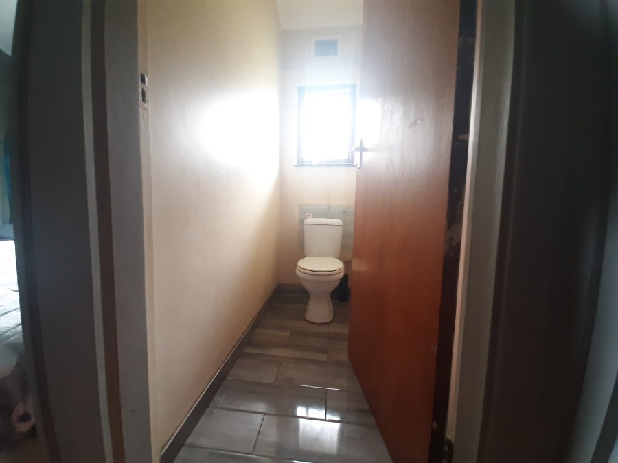 2 Bedroom Property for Sale in Umtentweni KwaZulu-Natal