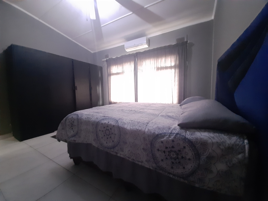 2 Bedroom Property for Sale in Umtentweni KwaZulu-Natal