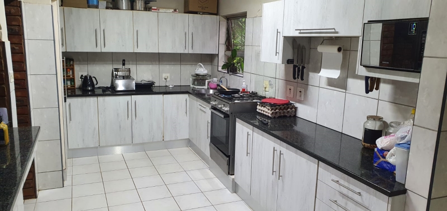 3 Bedroom Property for Sale in Freeland Park KwaZulu-Natal