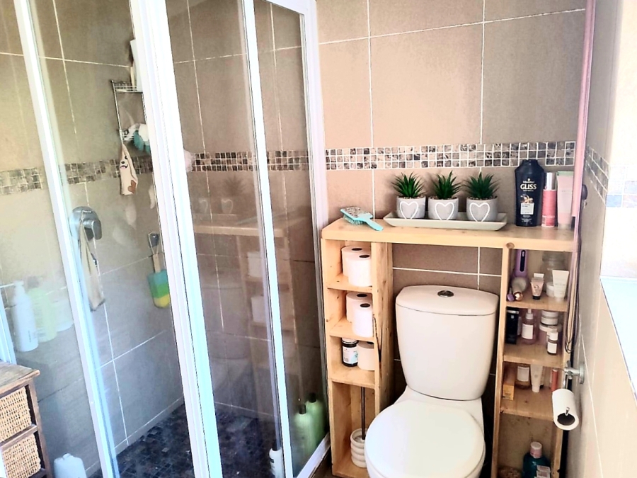 5 Bedroom Property for Sale in Freeland Park KwaZulu-Natal