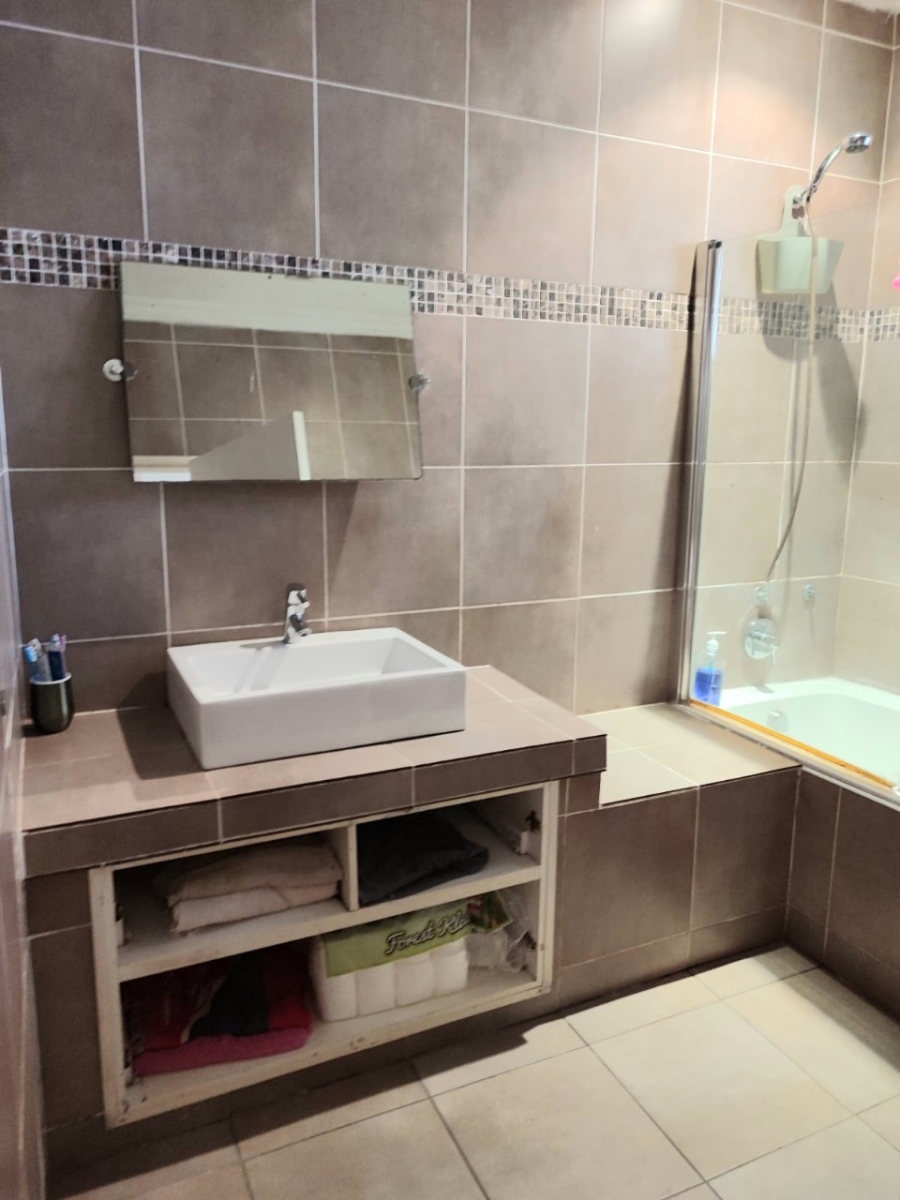 5 Bedroom Property for Sale in Freeland Park KwaZulu-Natal