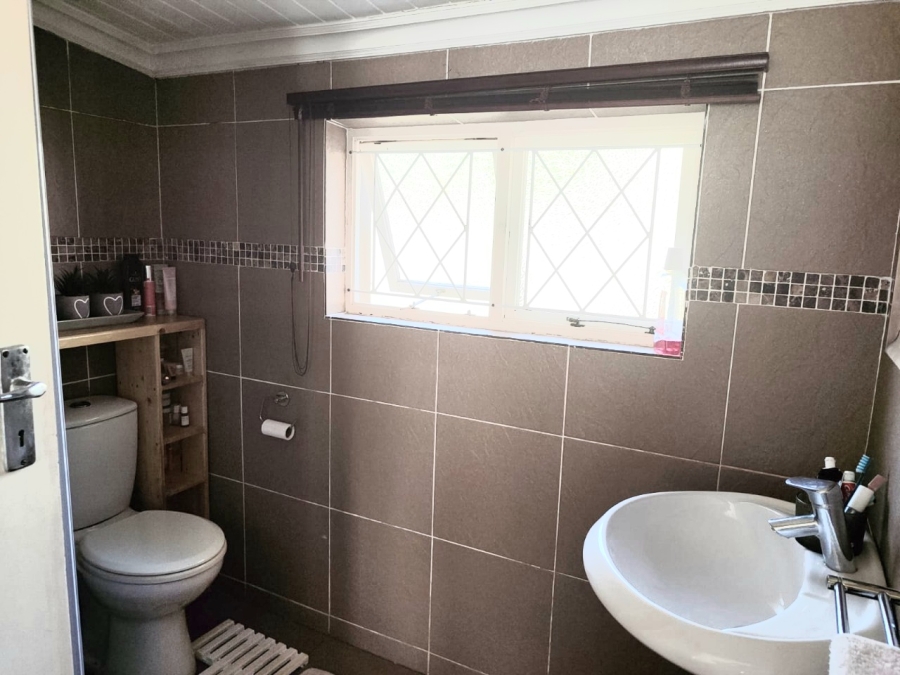 5 Bedroom Property for Sale in Freeland Park KwaZulu-Natal