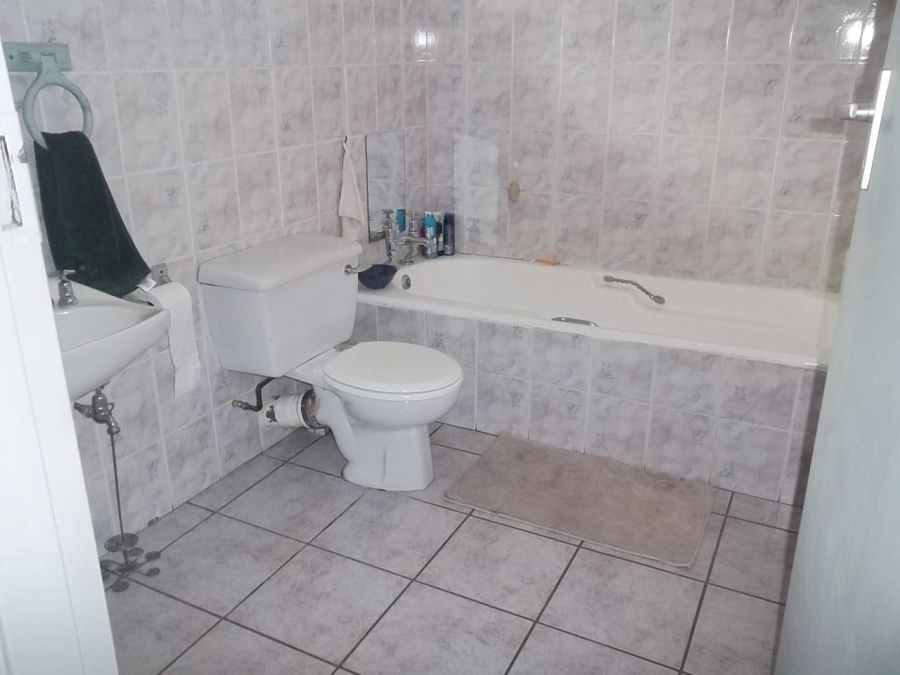 3 Bedroom Property for Sale in Schuinshoogte KwaZulu-Natal