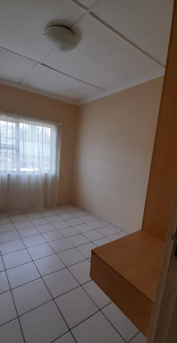 To Let 2 Bedroom Property for Rent in Dunveria KwaZulu-Natal