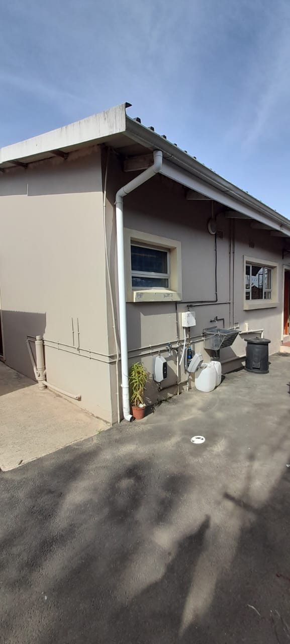 To Let 2 Bedroom Property for Rent in Dunveria KwaZulu-Natal