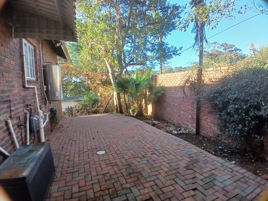 To Let 2 Bedroom Property for Rent in Kloof KwaZulu-Natal