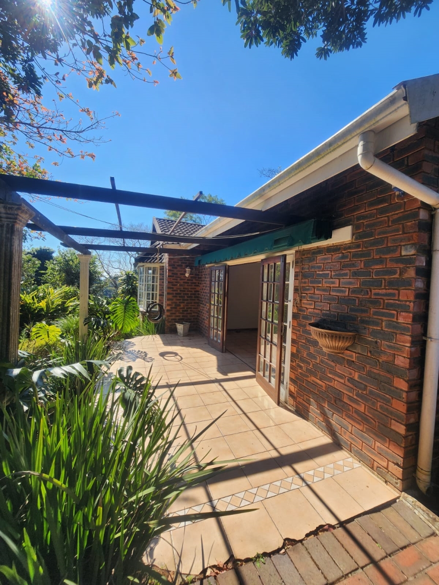 To Let 2 Bedroom Property for Rent in Kloof KwaZulu-Natal