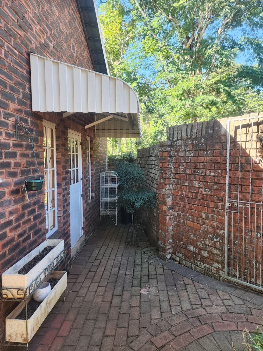 To Let 2 Bedroom Property for Rent in Kloof KwaZulu-Natal