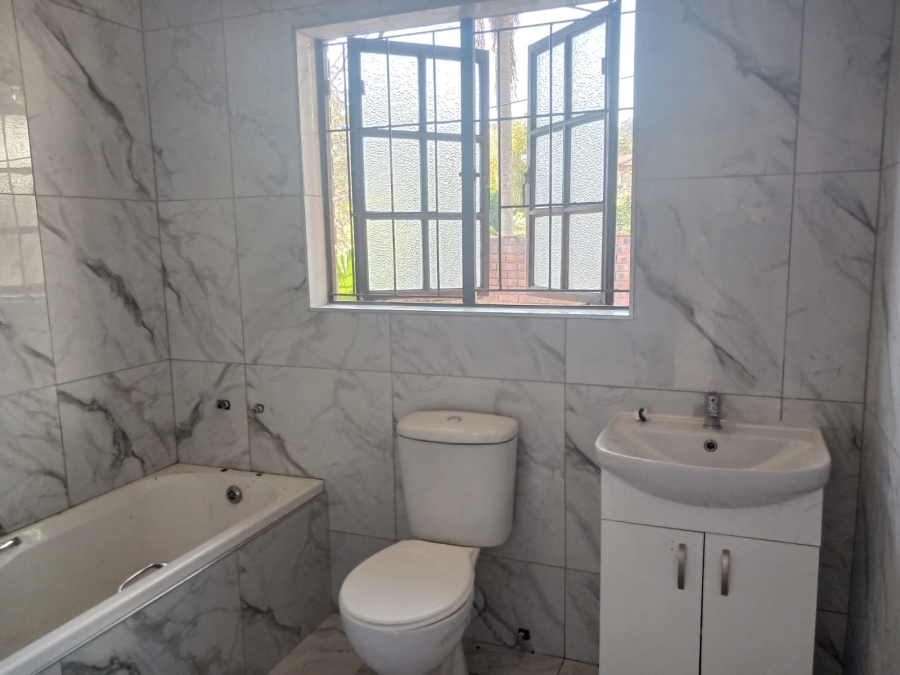 To Let 2 Bedroom Property for Rent in Kloof KwaZulu-Natal