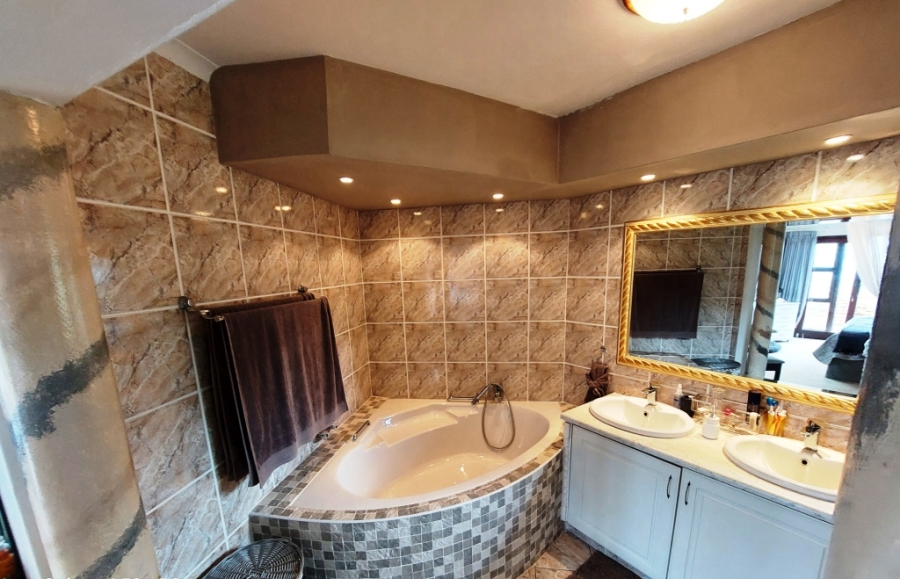 5 Bedroom Property for Sale in Ramsgate KwaZulu-Natal